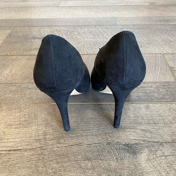 EUC Rock & Republic Rounded Toe High Heel - Picture 4 of 6